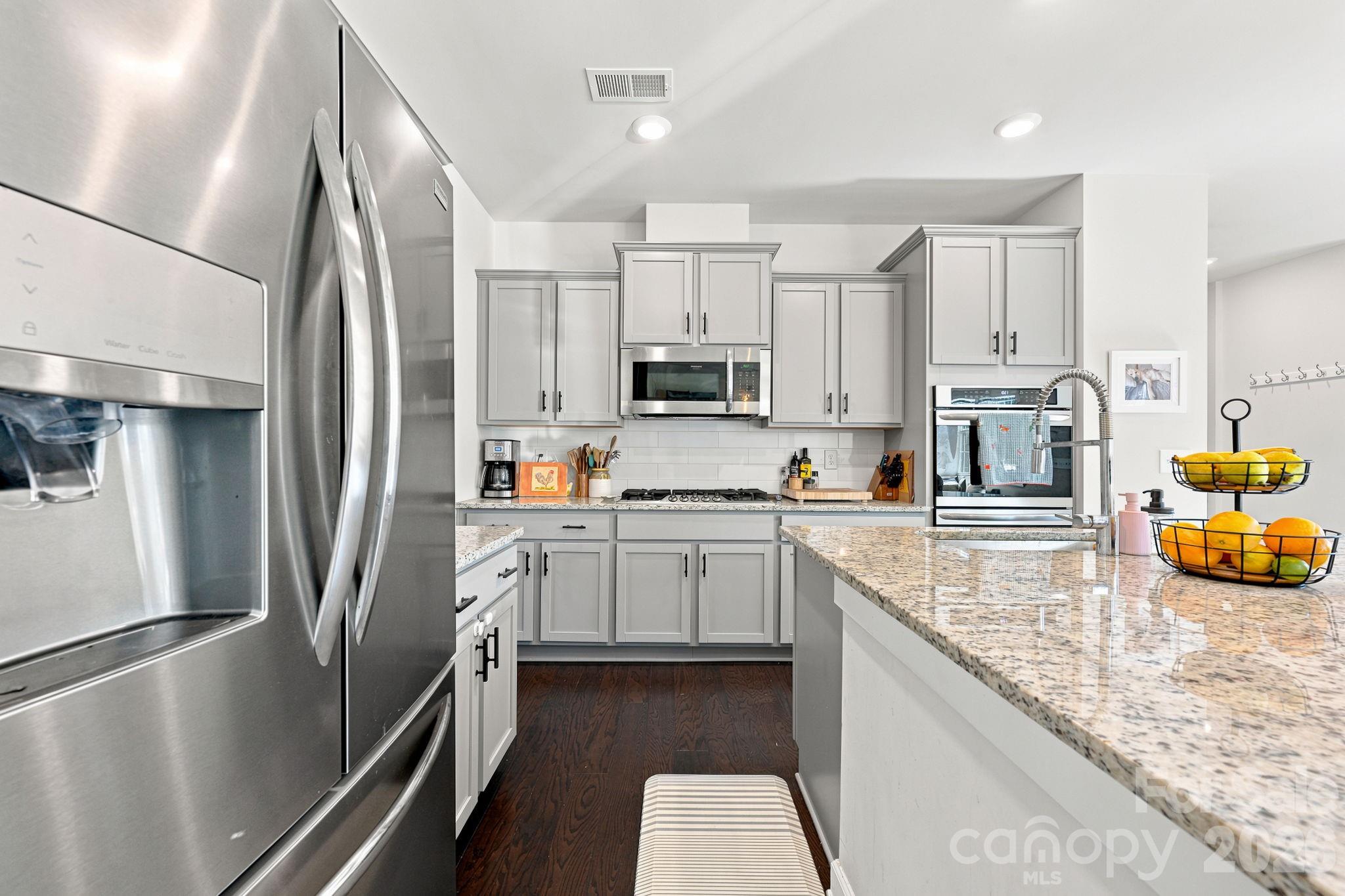 445 Hudson Place Property Photo 11