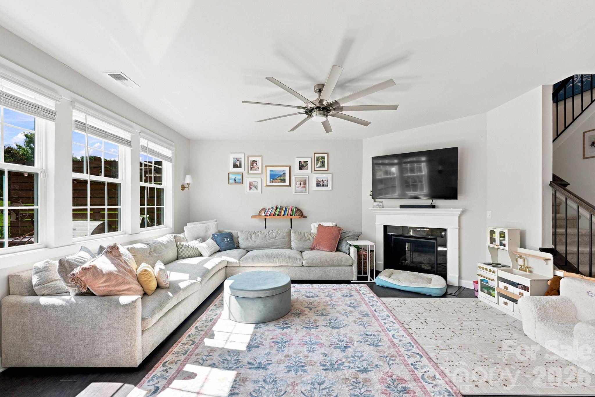 445 Hudson Place Property Photo 15