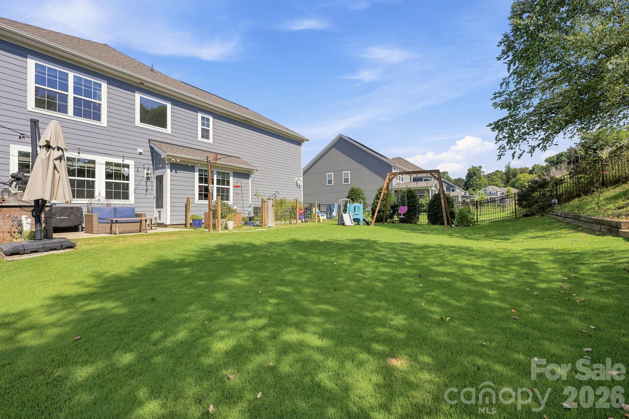 445 Hudson Place Property Photo 38