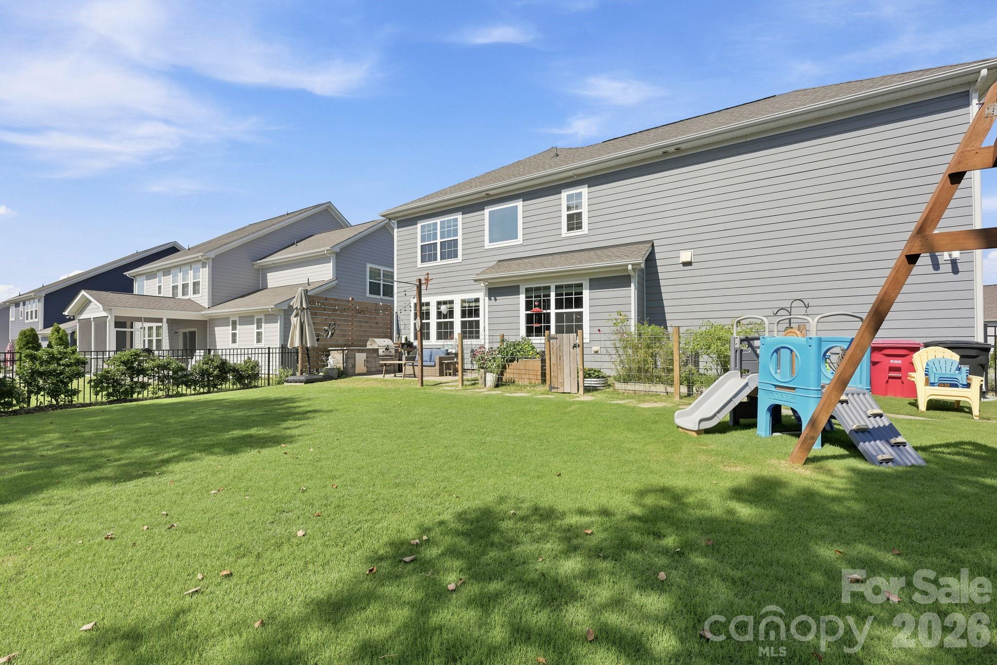 445 Hudson Place Property Photo 39