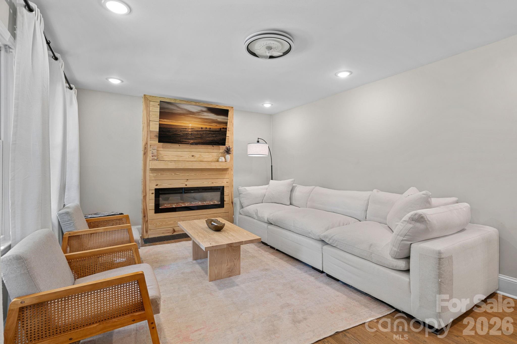 1036 Cutler Place Property Photo 3