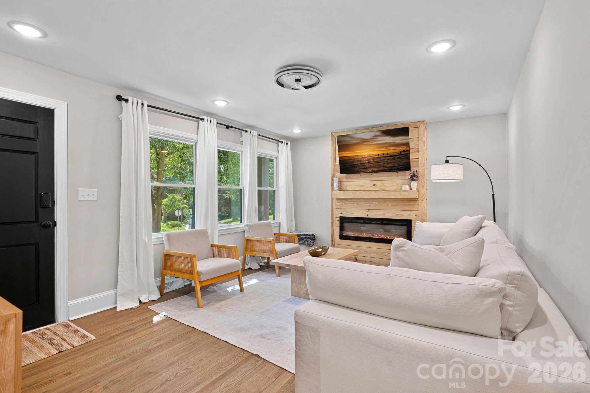 1036 Cutler Place Property Photo 4
