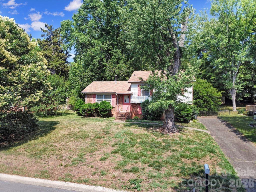 6010 Red Carriage Lane Property Photo 2