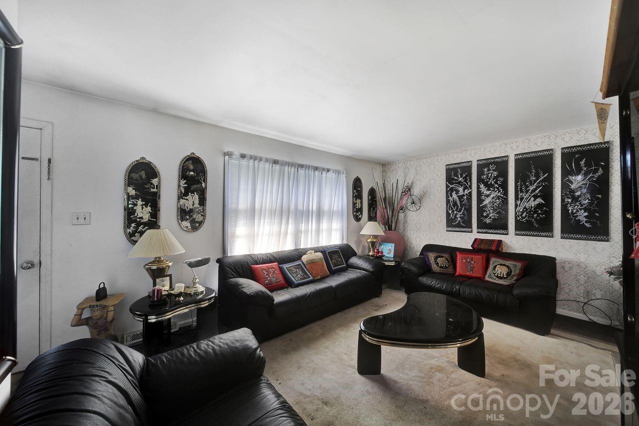 6010 Red Carriage Lane Property Photo 4
