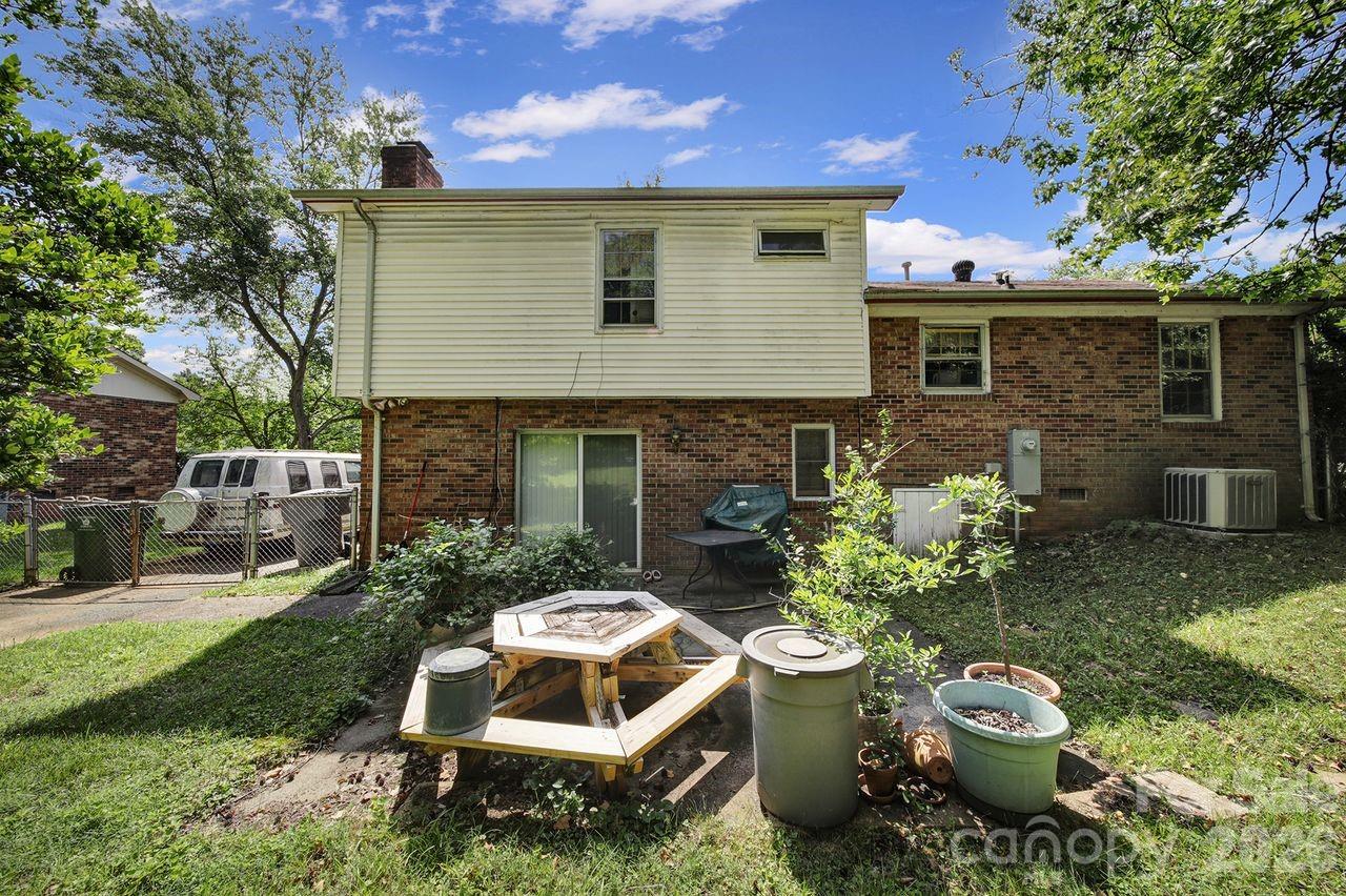 6010 Red Carriage Lane Property Photo 19