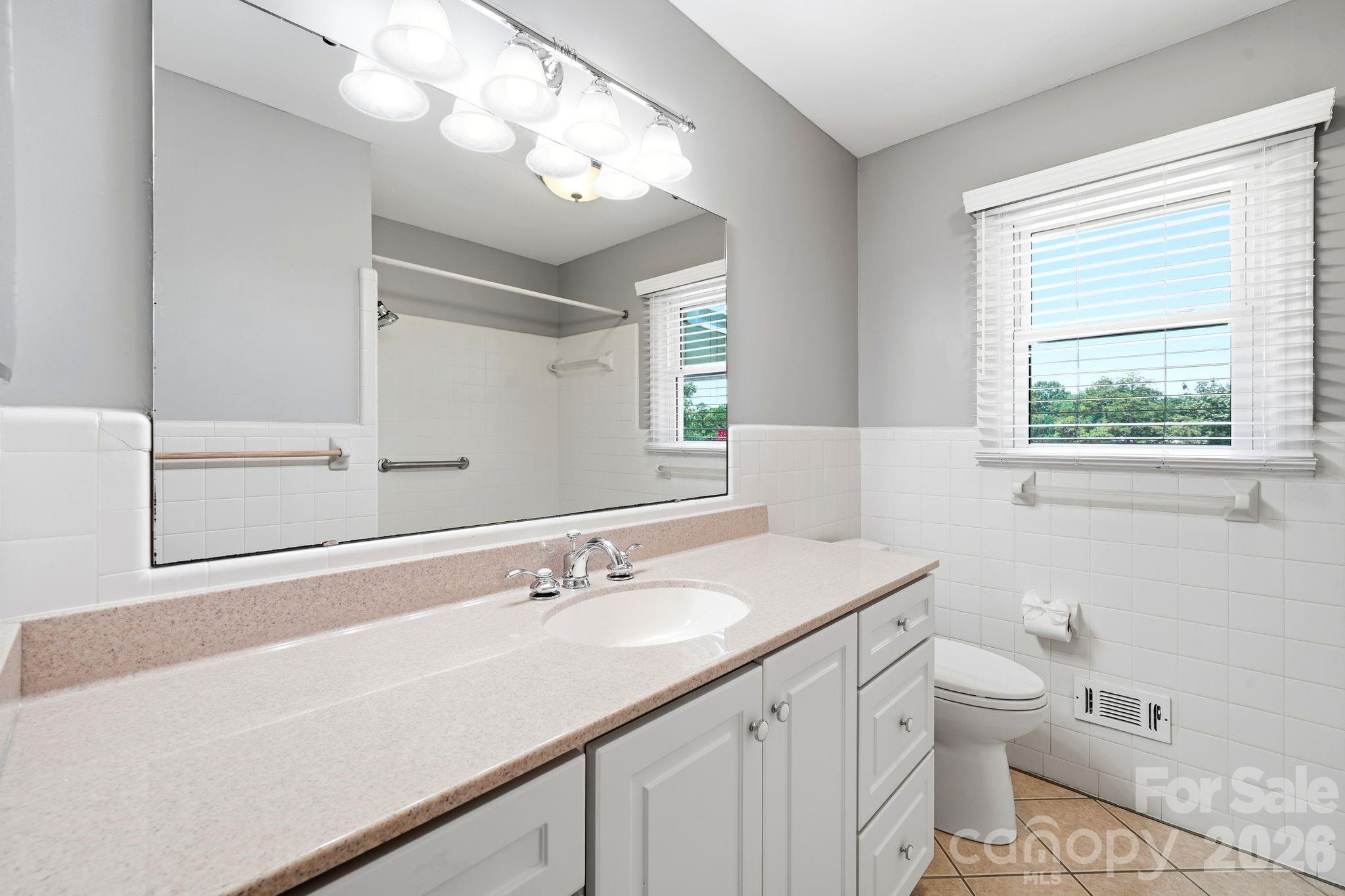 1335 Stoneyridge Drive Property Photo 13