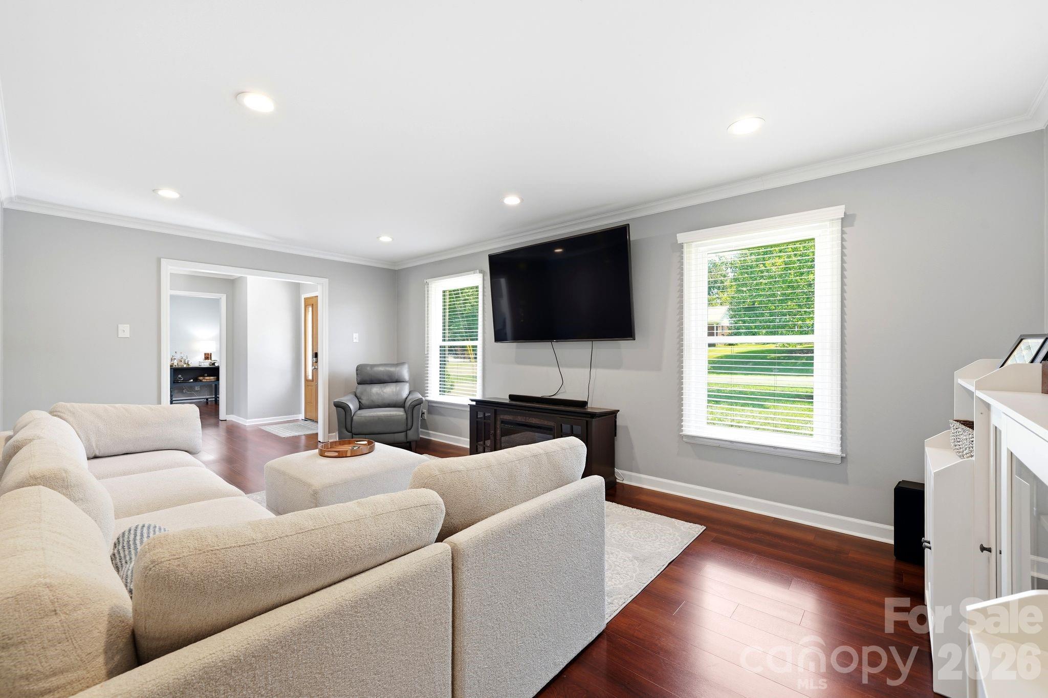 1335 Stoneyridge Drive Property Photo 15