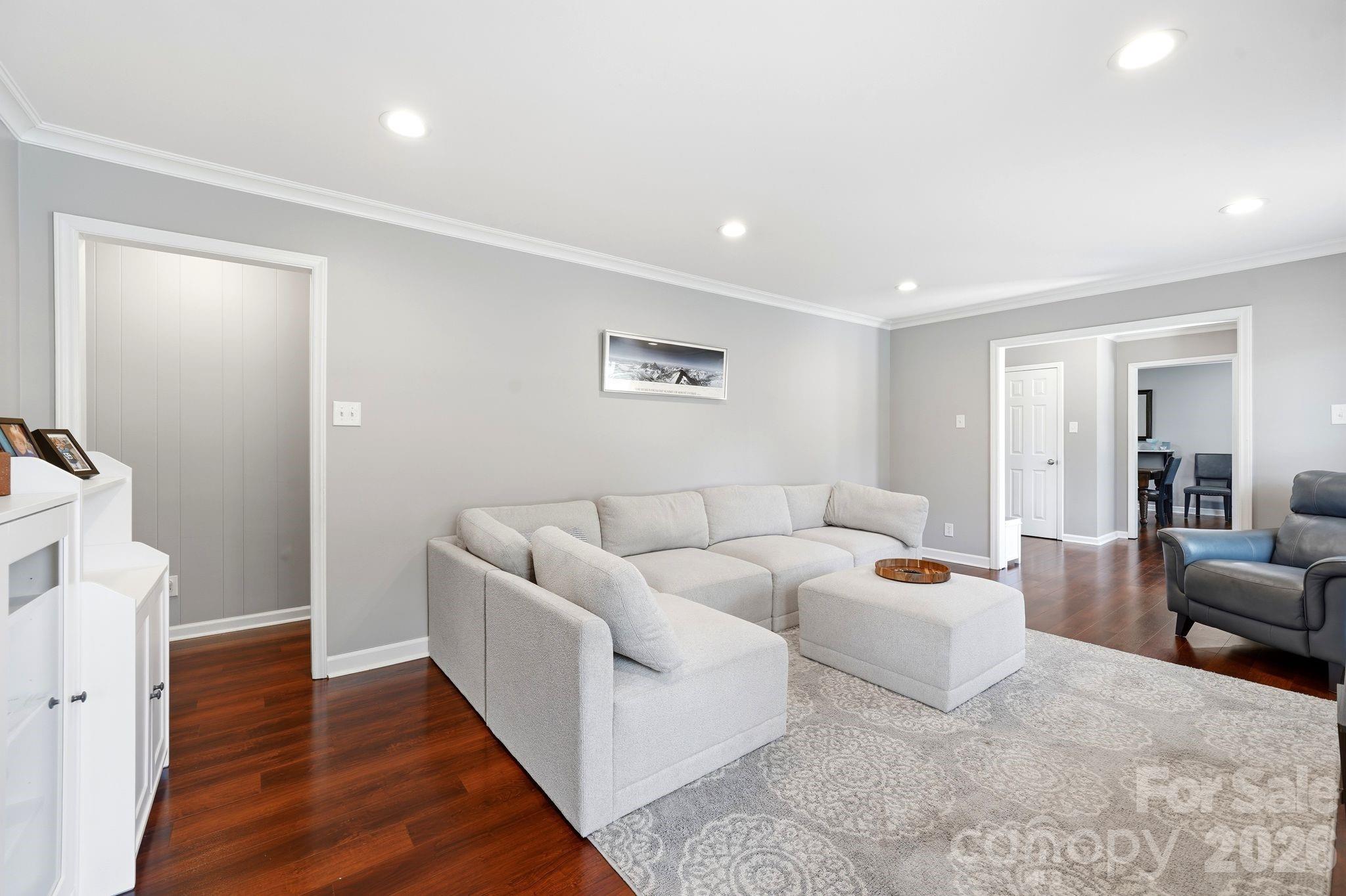 1335 Stoneyridge Drive Property Photo 16