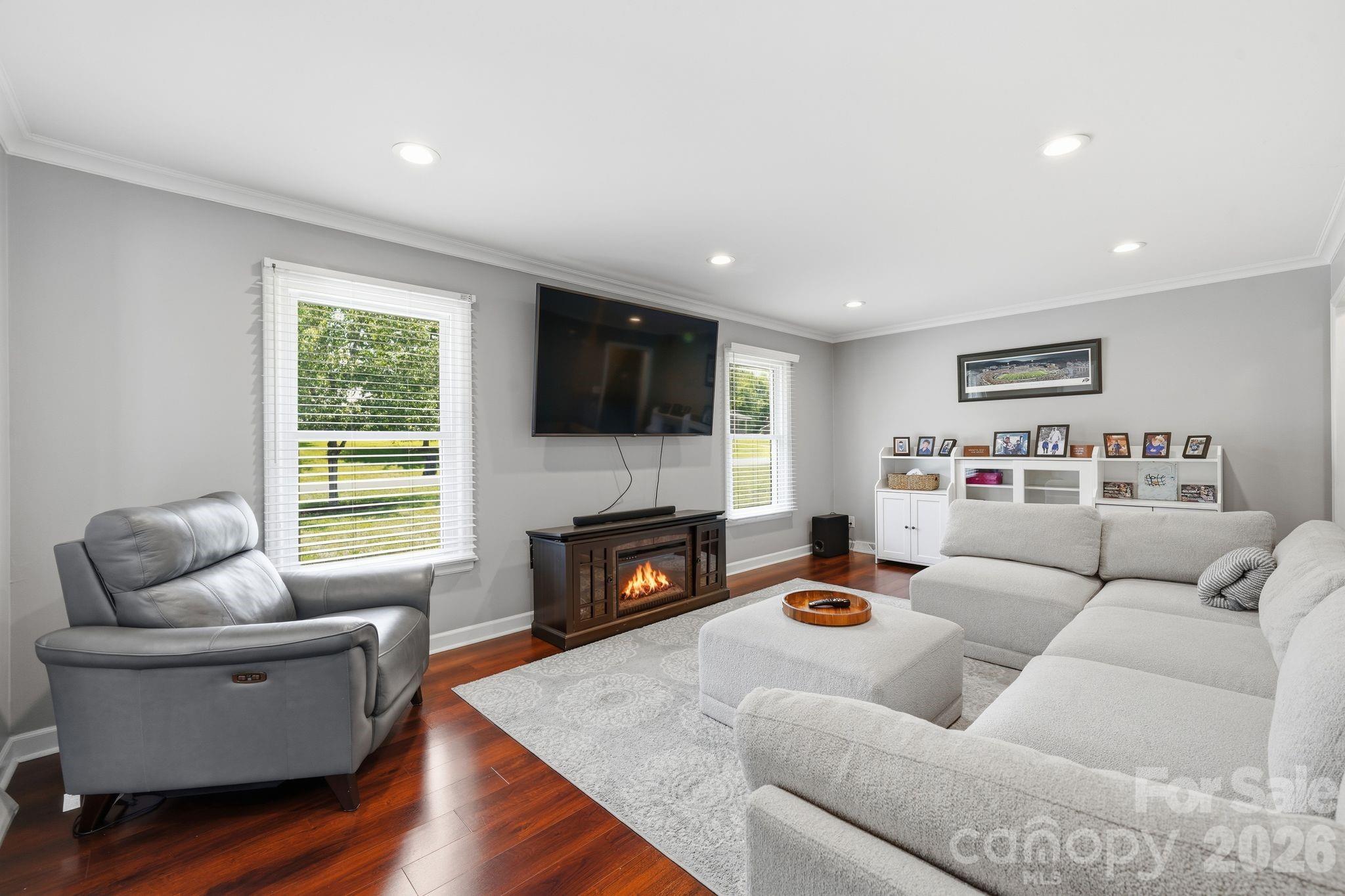 1335 Stoneyridge Drive Property Photo 17