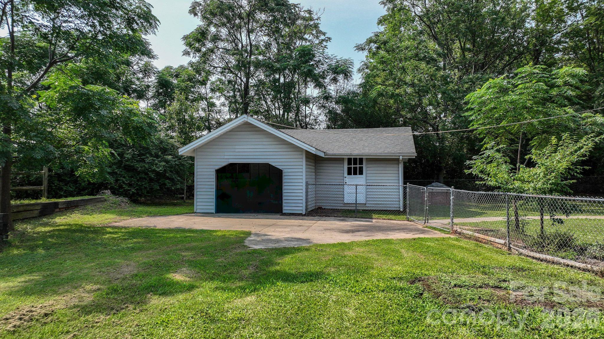 24747 Millingport Road Property Photo 3