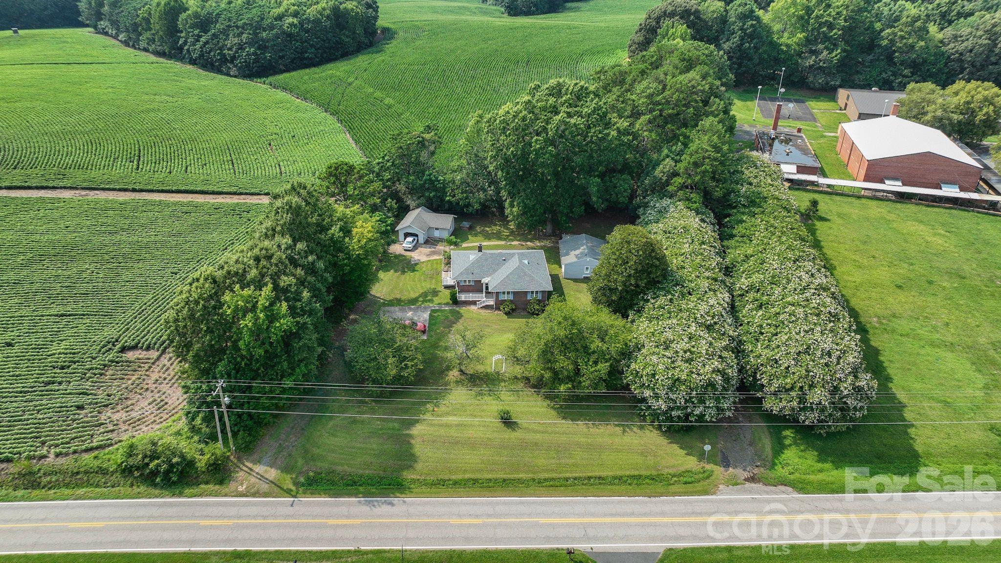 24747 Millingport Road Property Photo 6