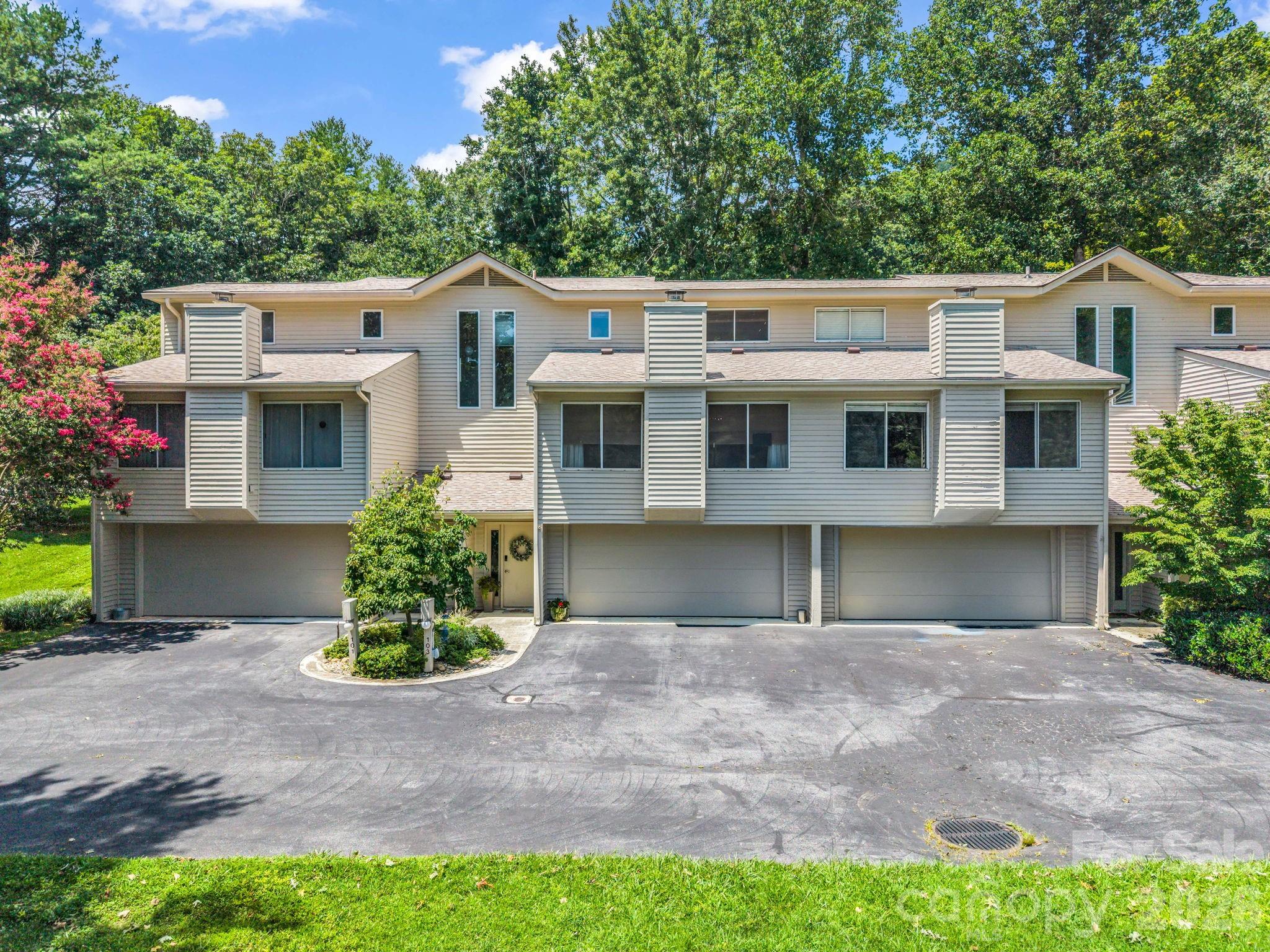 103 Shadowbrook Drive Property Photo 3