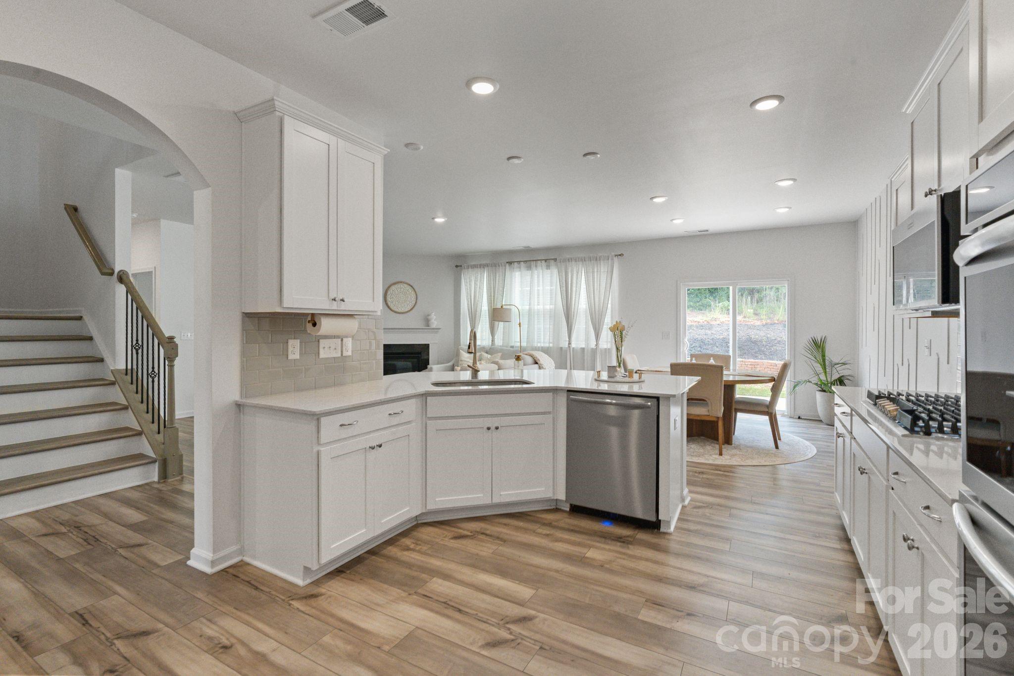 378 Kennerly Center Drive Property Photo 5