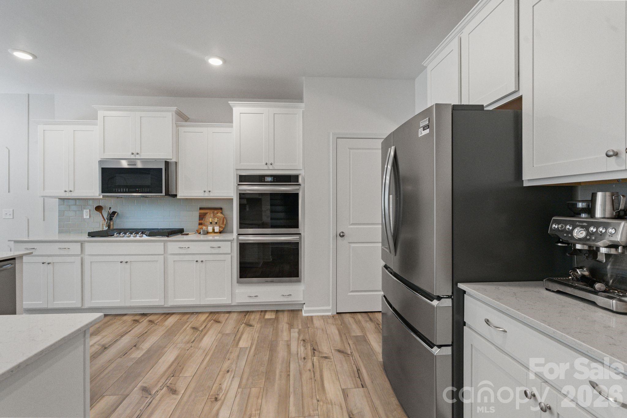 378 Kennerly Center Drive Property Photo 8