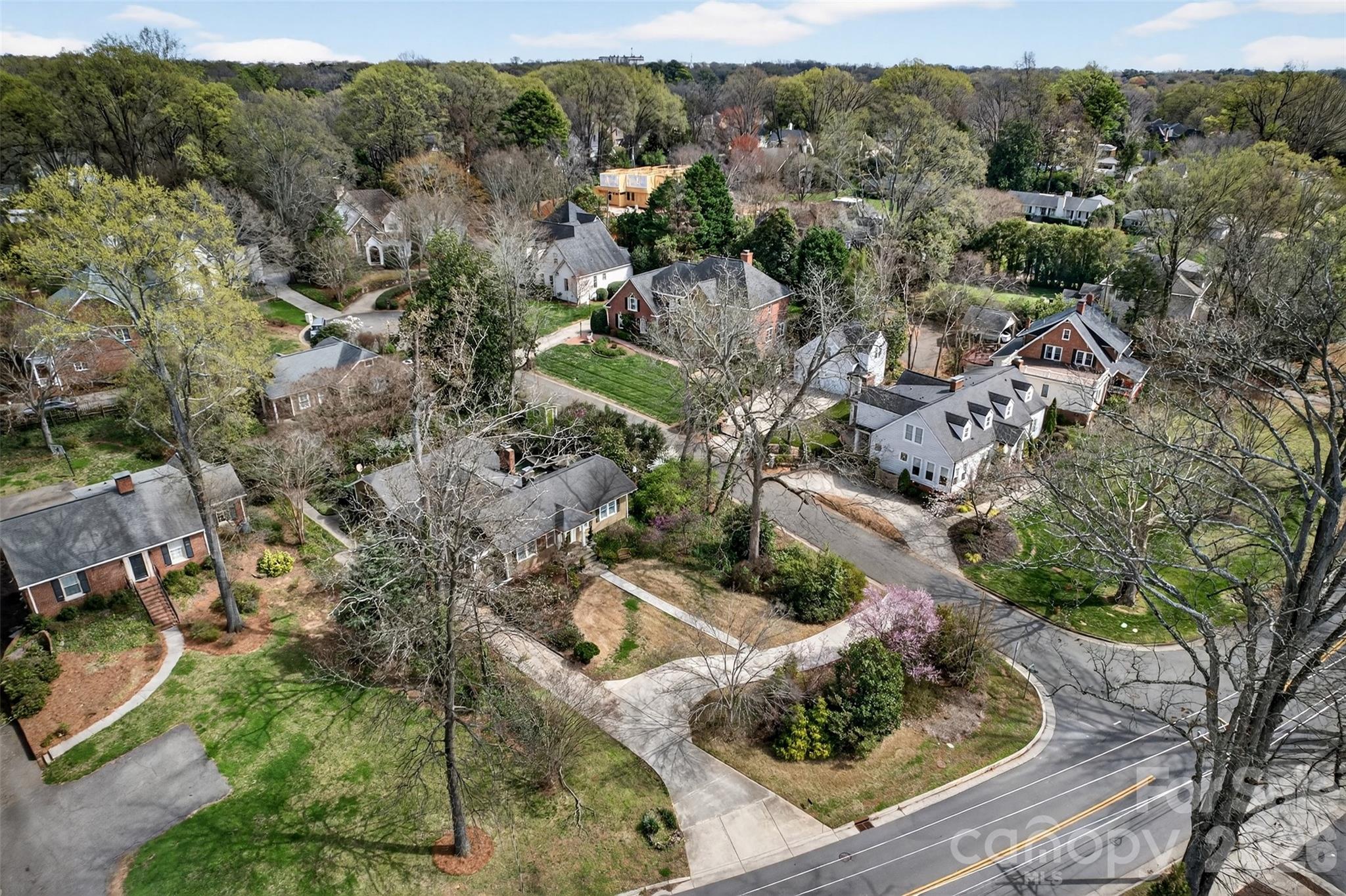 2527 Sharon Road Property Photo 2