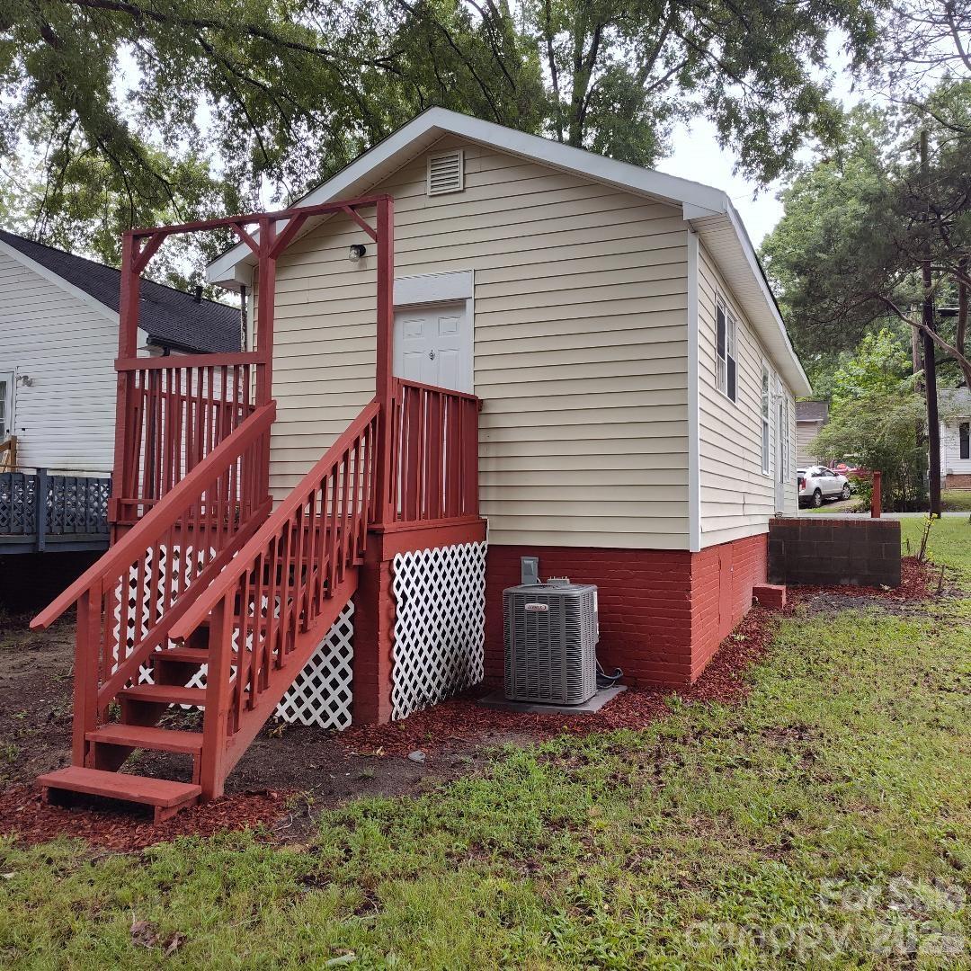 1205 Brookdale Street Property Photo 6