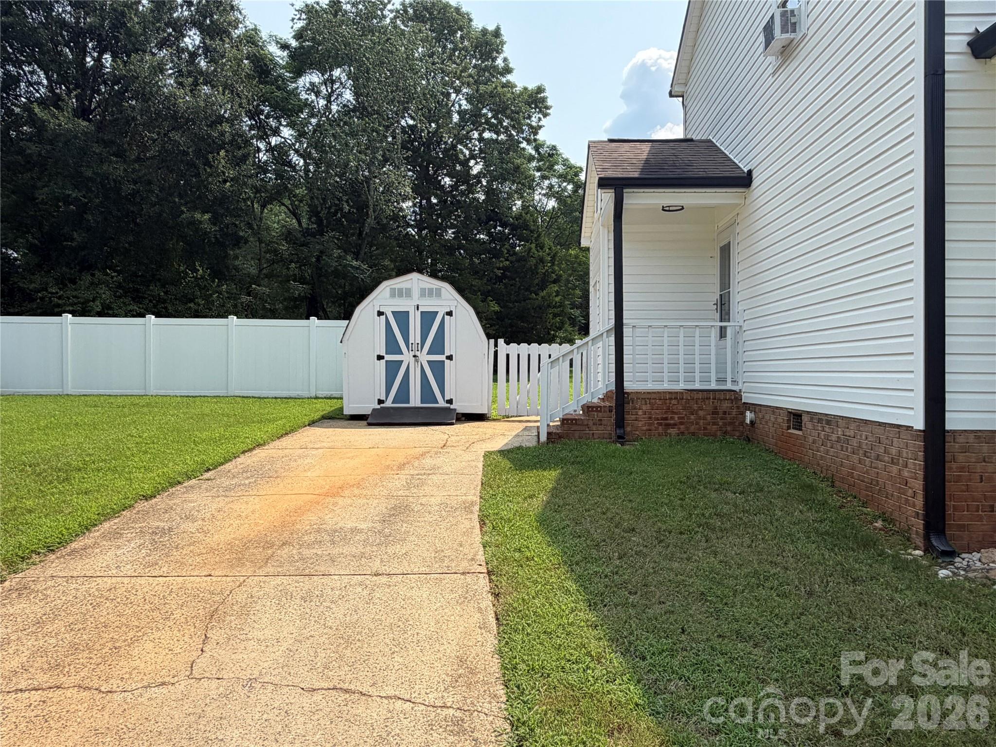 9850 Standing Wood Court Property Photo 3