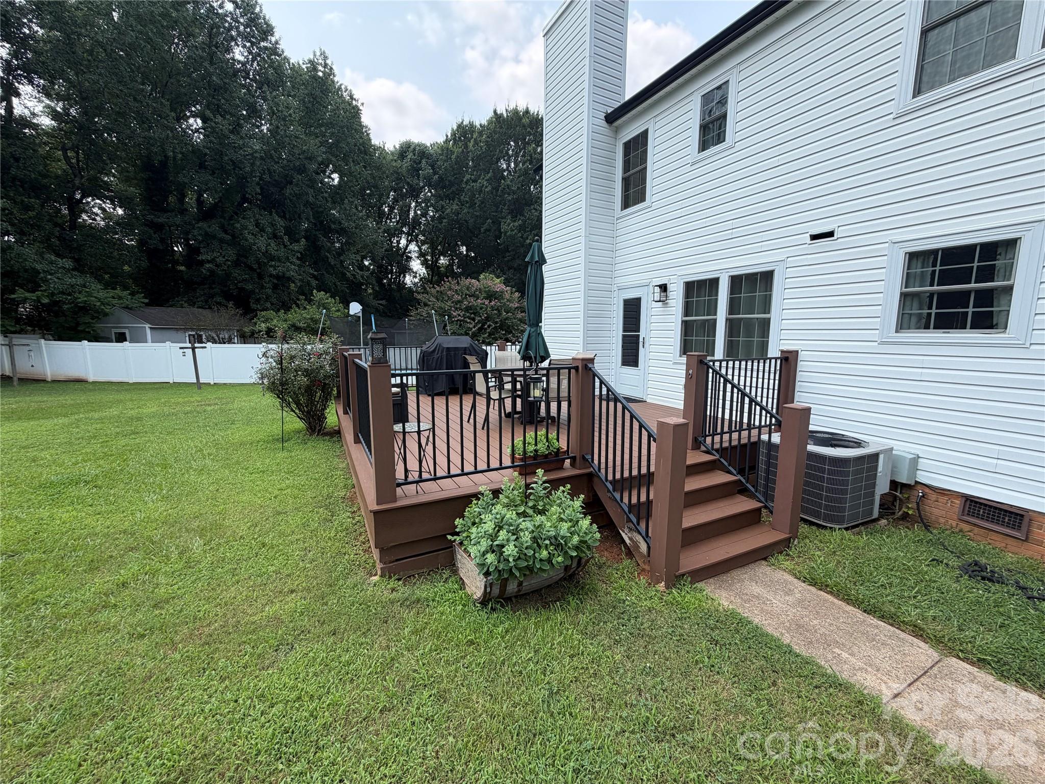 9850 Standing Wood Court Property Photo 4