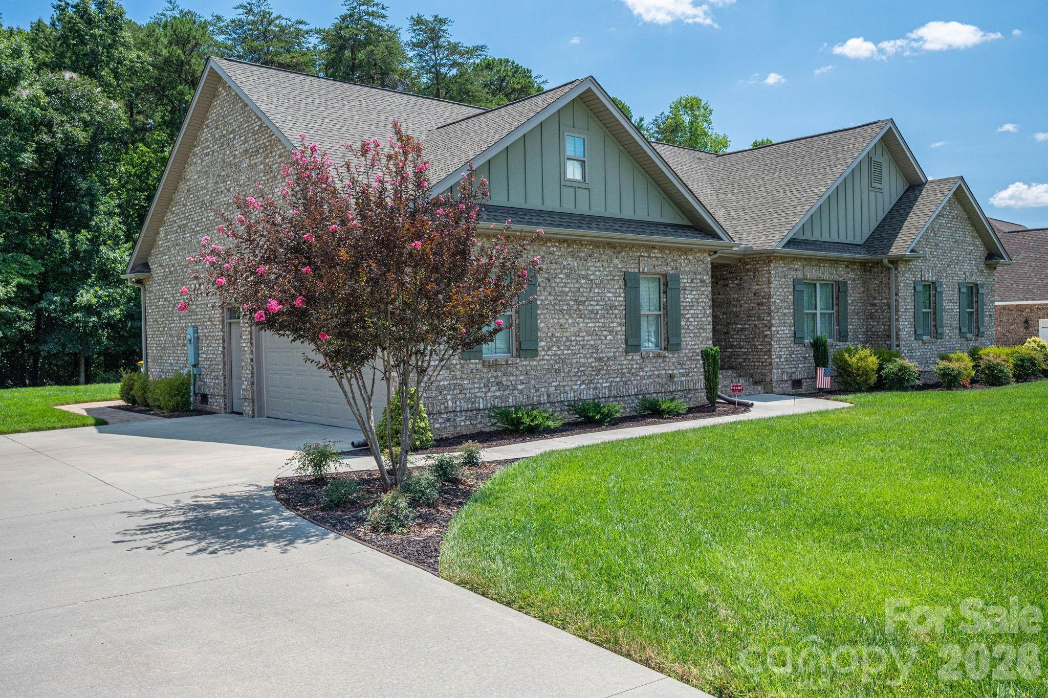 2474 Gateway Lane Property Photo 2