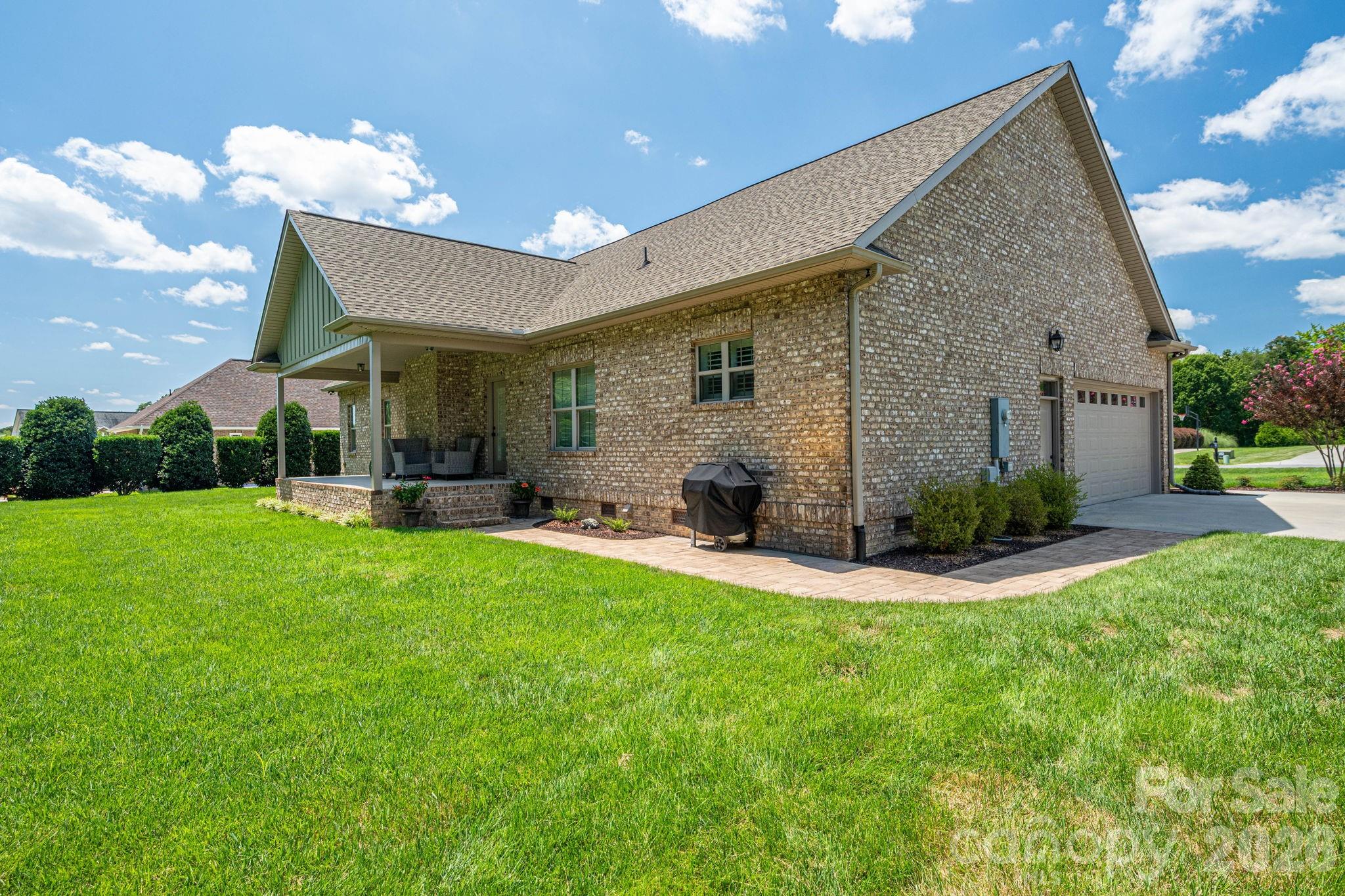 2474 Gateway Lane Property Photo 8