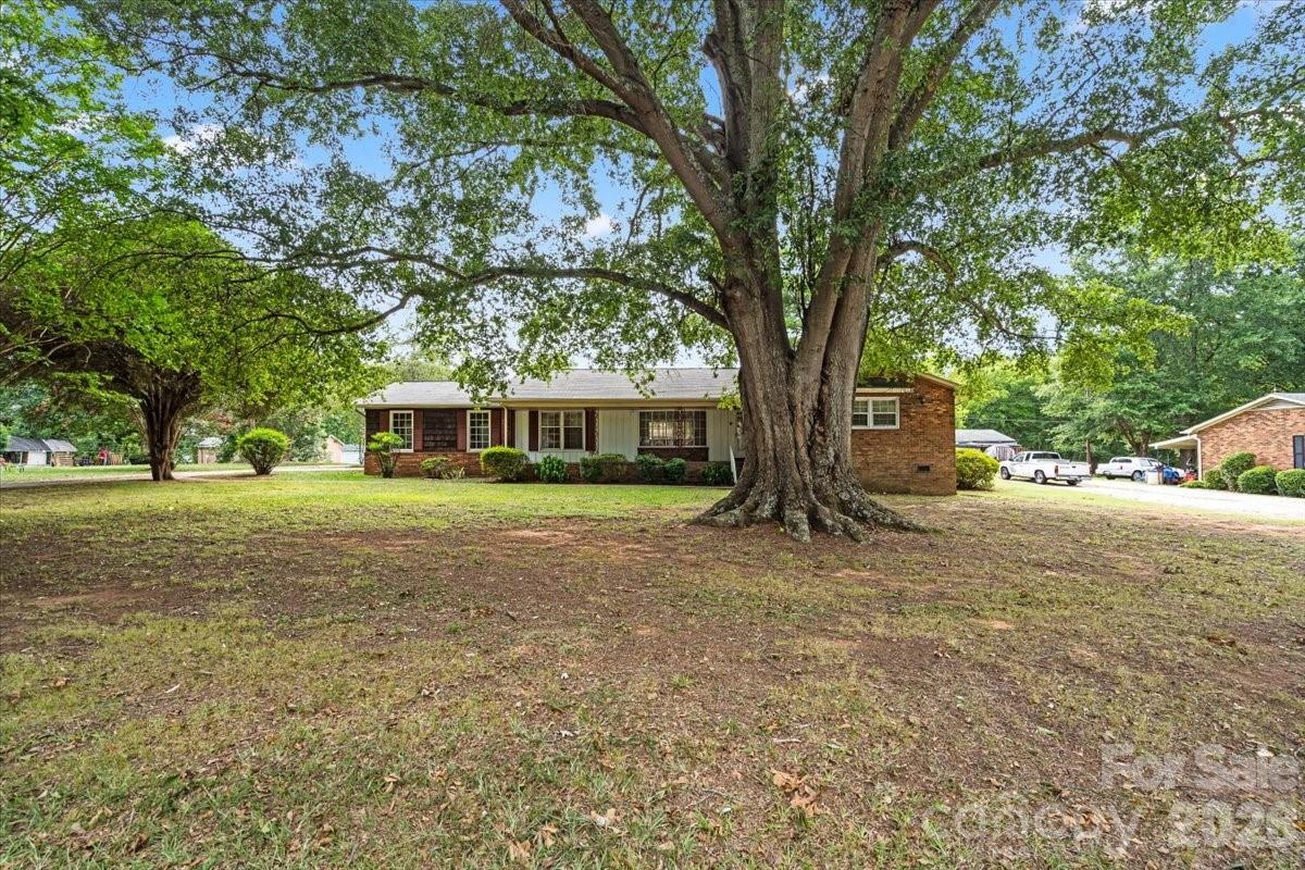 816 Clinton Avenue Property Photo 2