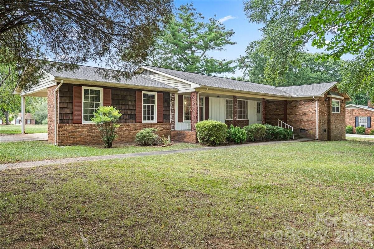 816 Clinton Avenue Property Photo 3