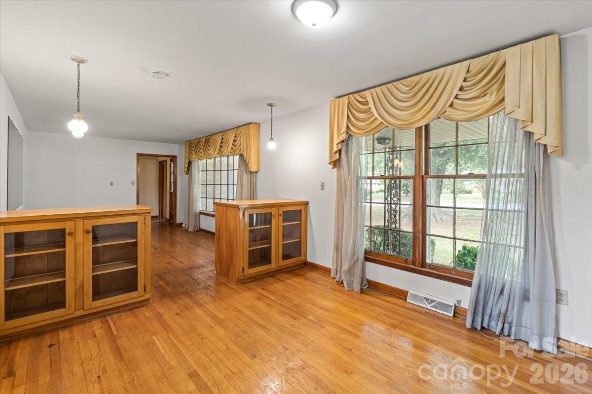 816 Clinton Avenue Property Photo 6