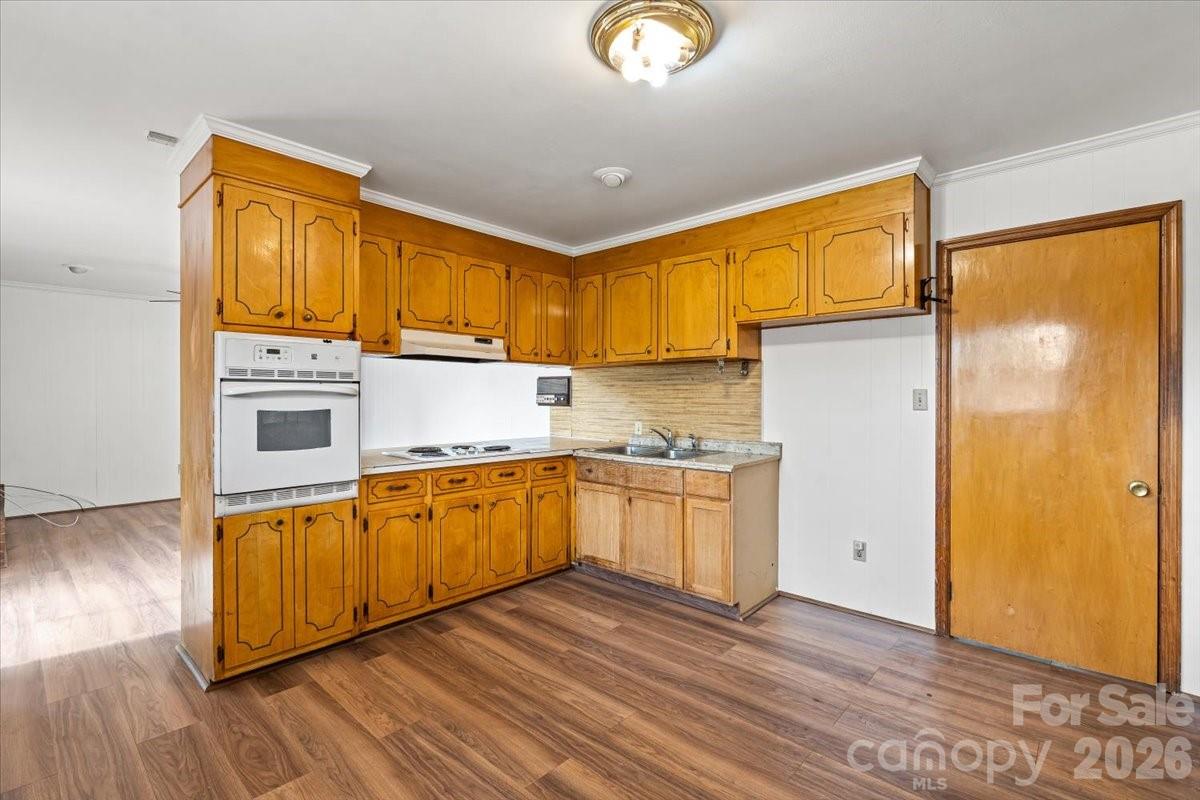 816 Clinton Avenue Property Photo 8
