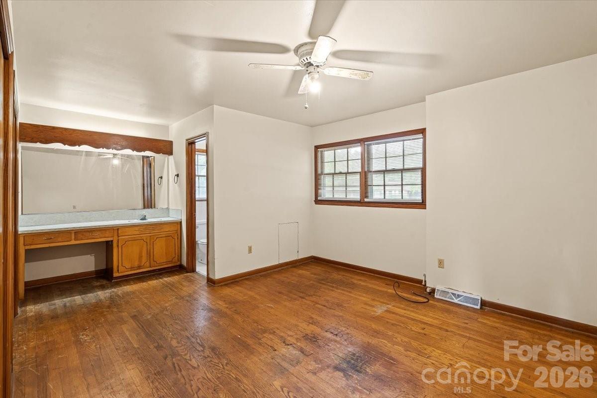 816 Clinton Avenue Property Photo 10