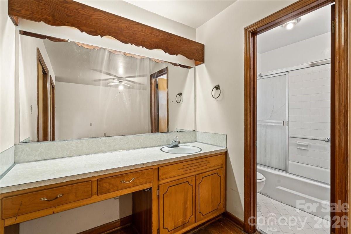816 Clinton Avenue Property Photo 11