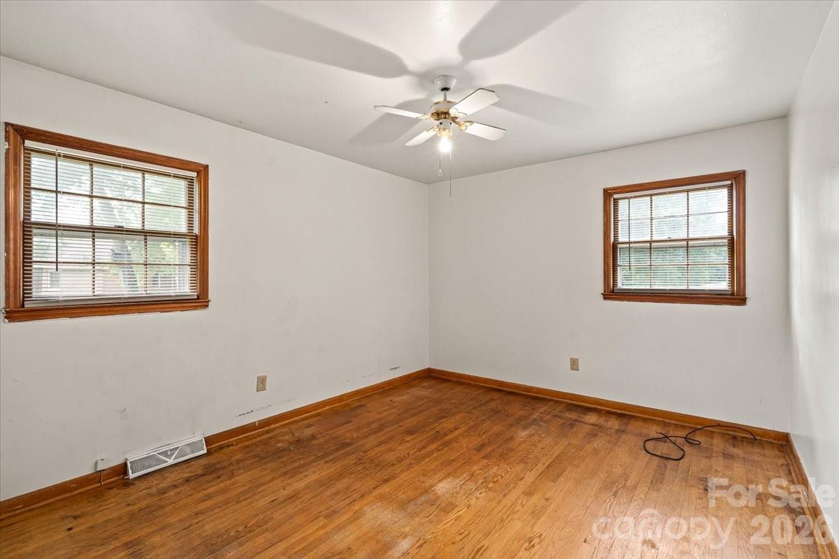 816 Clinton Avenue Property Photo 12