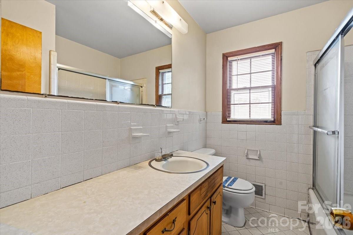 816 Clinton Avenue Property Photo 14