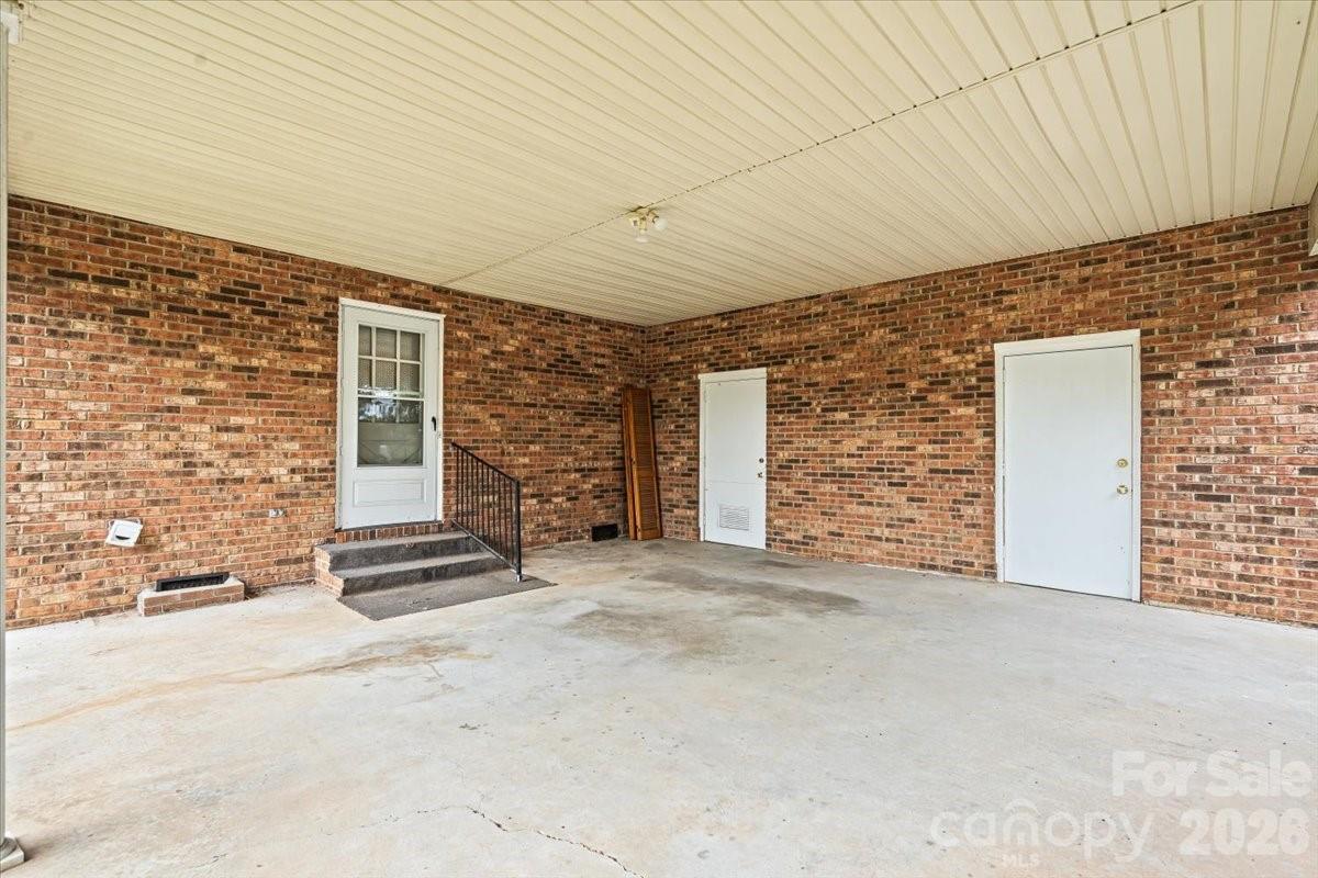 816 Clinton Avenue Property Photo 15