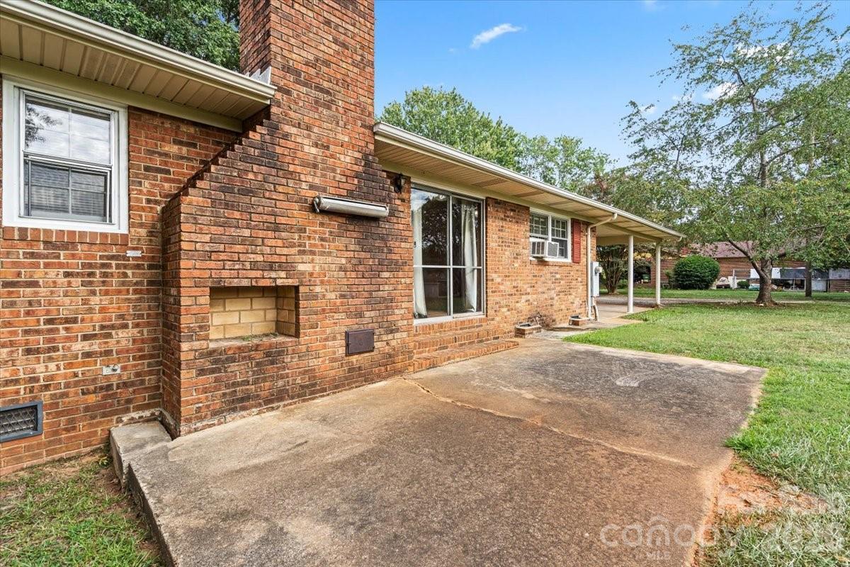 816 Clinton Avenue Property Photo 16