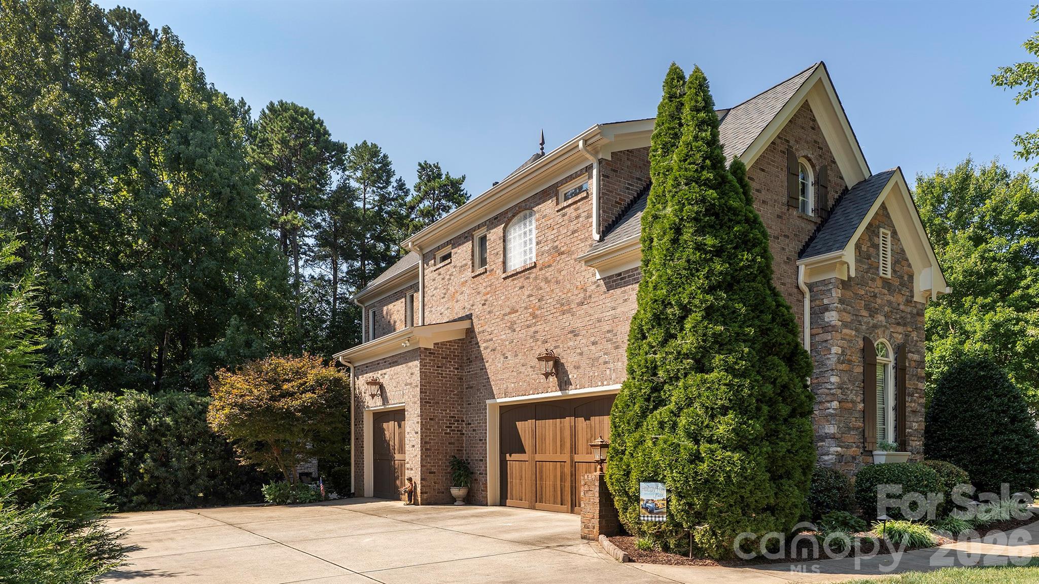 7786 Chapel Creek Drive Property Photo 22