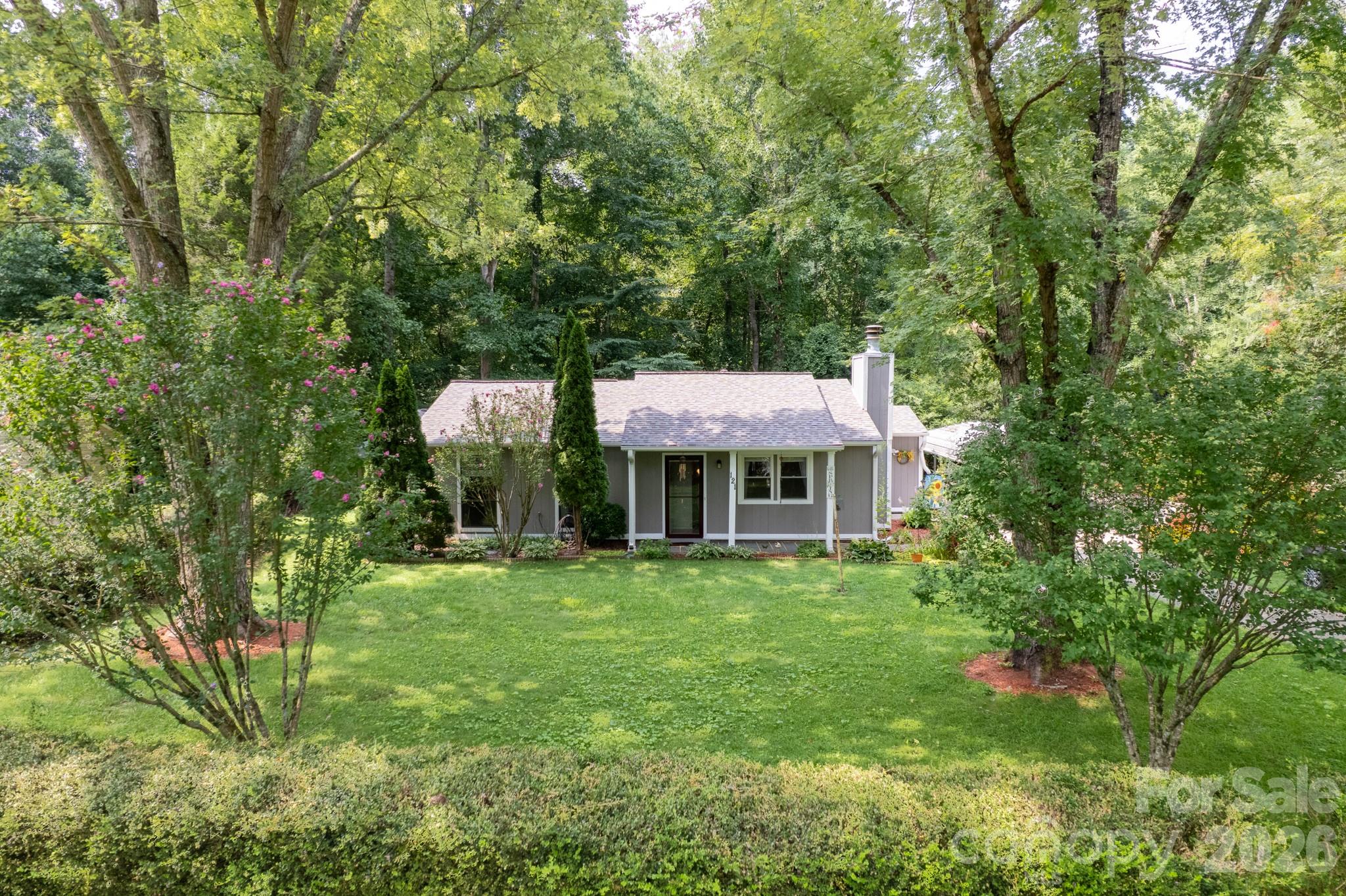 121 Wicklow Drive Property Photo 1