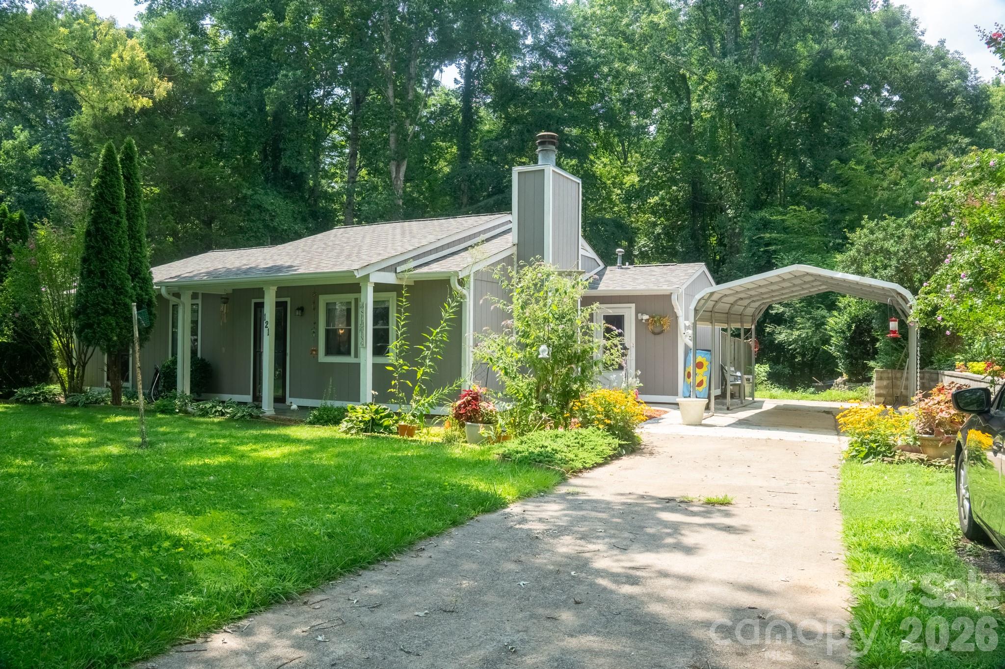 121 Wicklow Drive Property Photo 3