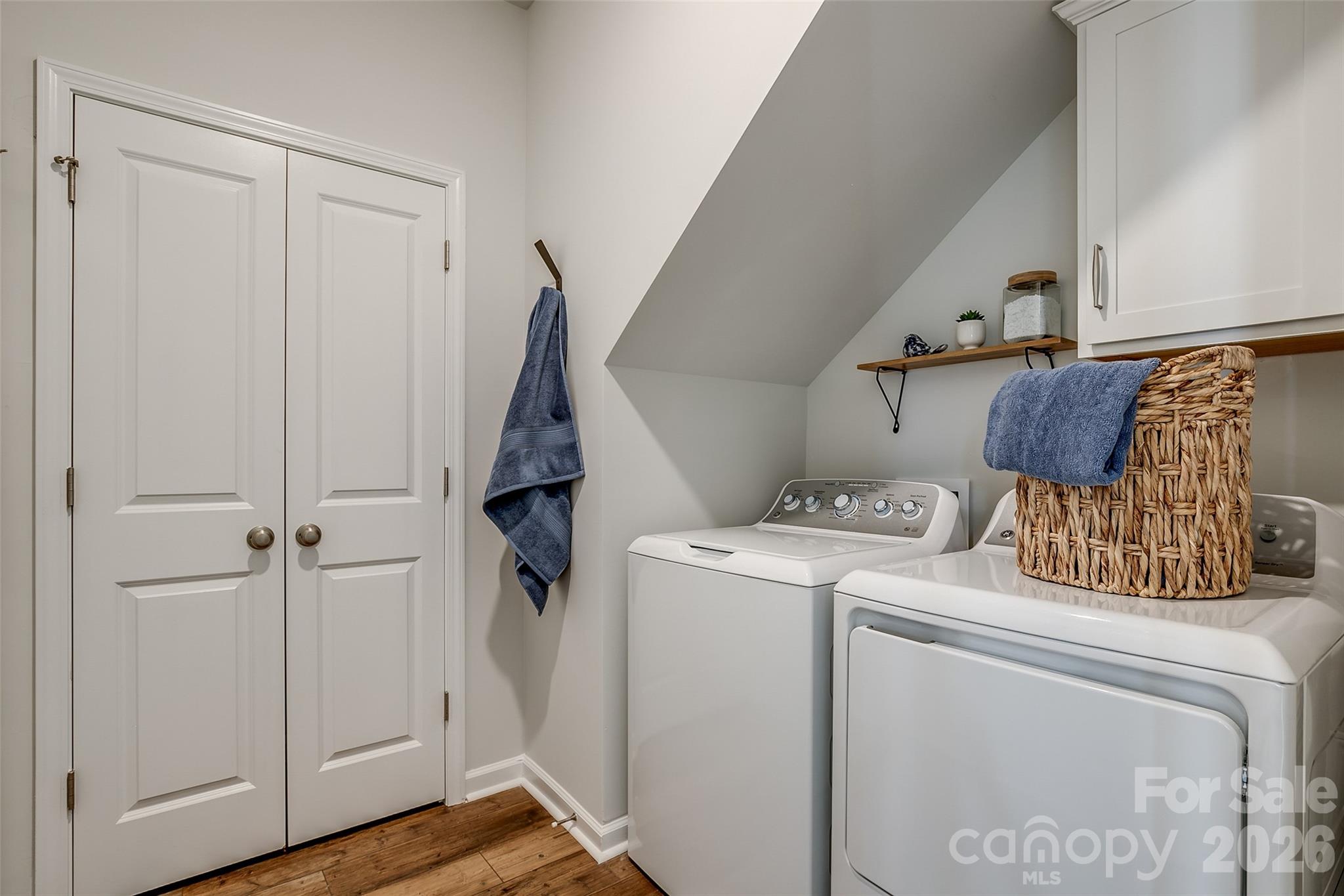4012 Juno Drive Property Photo 12