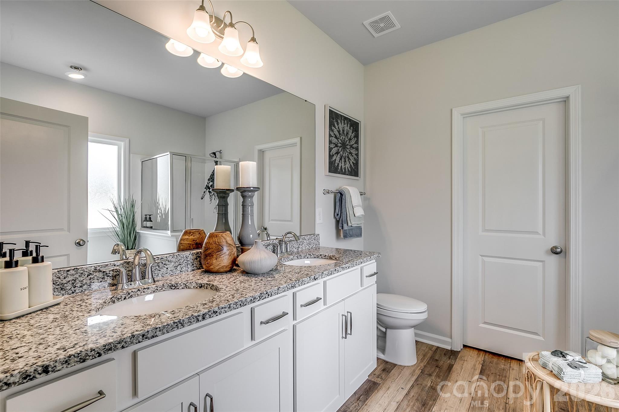 4012 Juno Drive Property Photo 13
