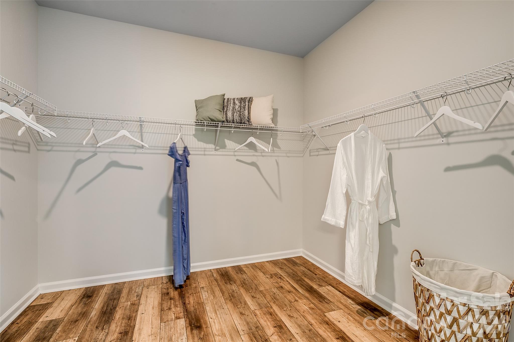 4012 Juno Drive Property Photo 17