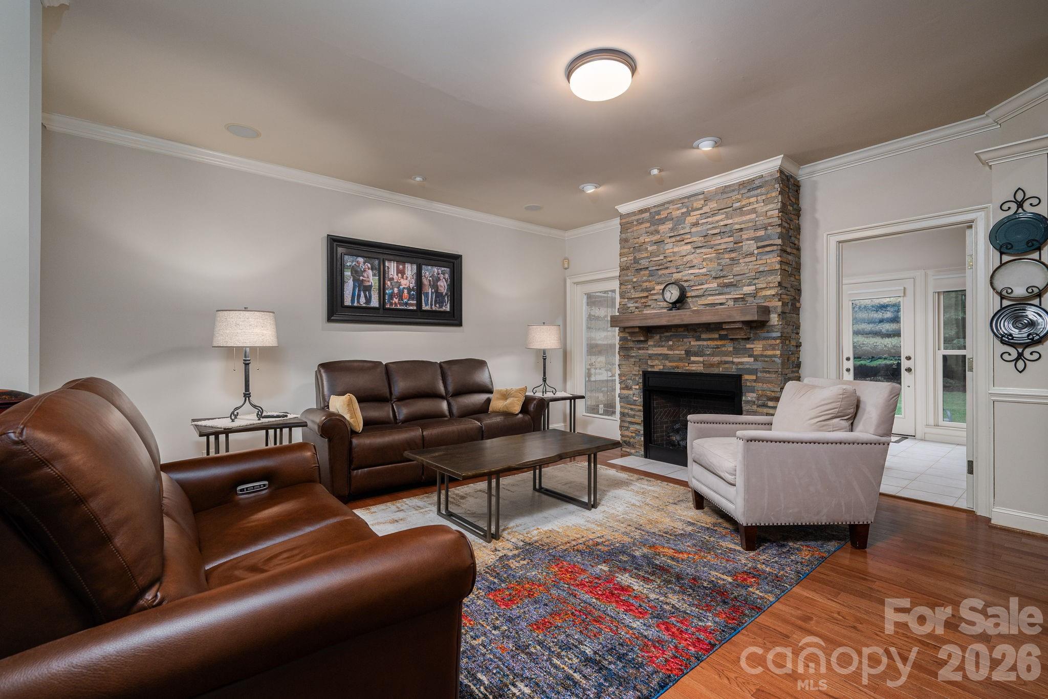 725 Hanna Woods Drive Property Photo 9