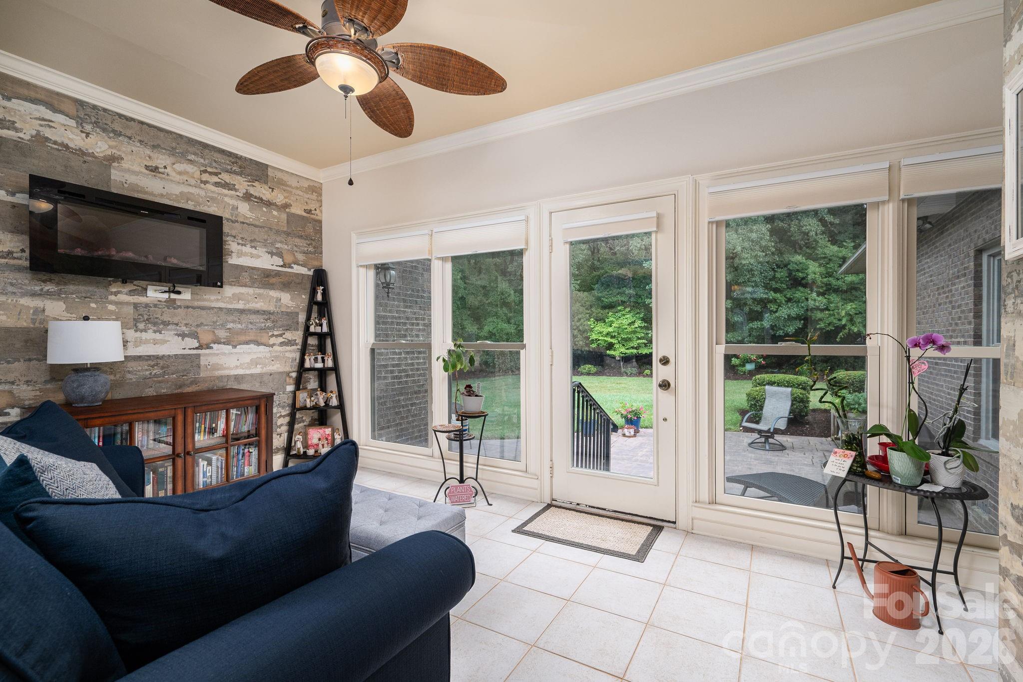 725 Hanna Woods Drive Property Photo 10