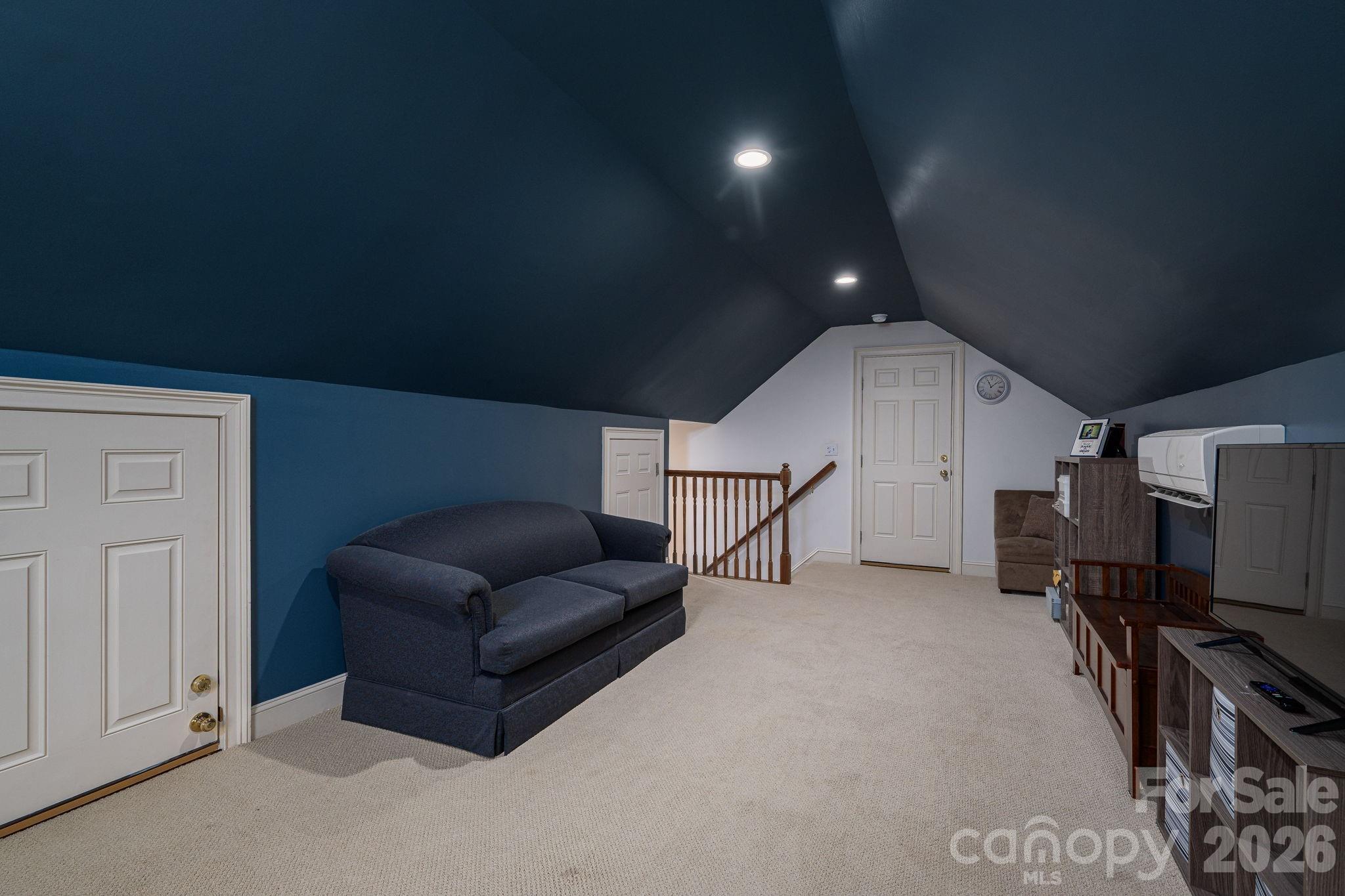 725 Hanna Woods Drive Property Photo 38