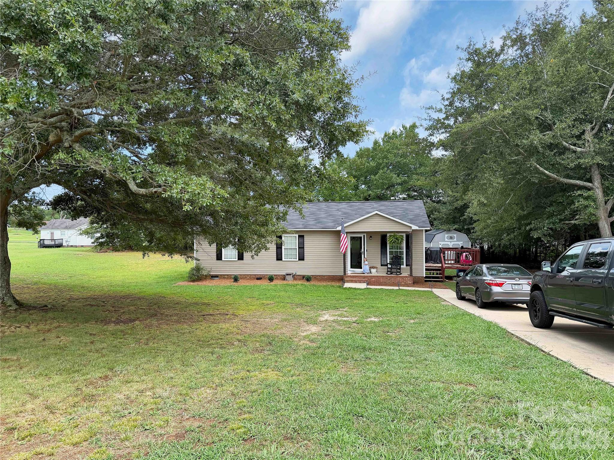 213 Darth Maul Drive Property Photo 2