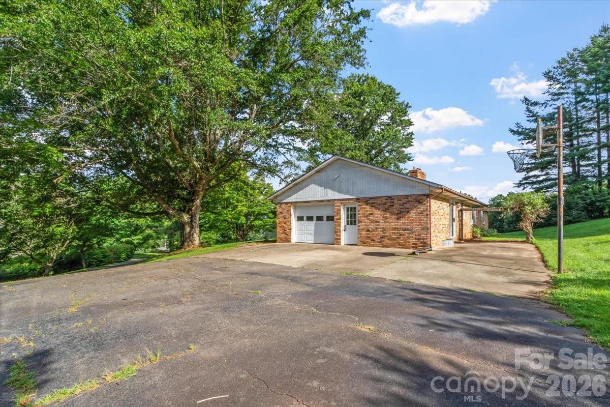235 Rolling Ridge Loop Property Photo 3