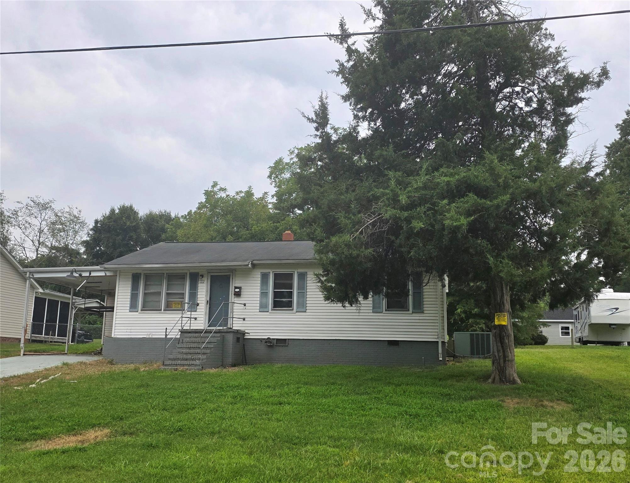 122 E Iowa Avenue Property Photo 1