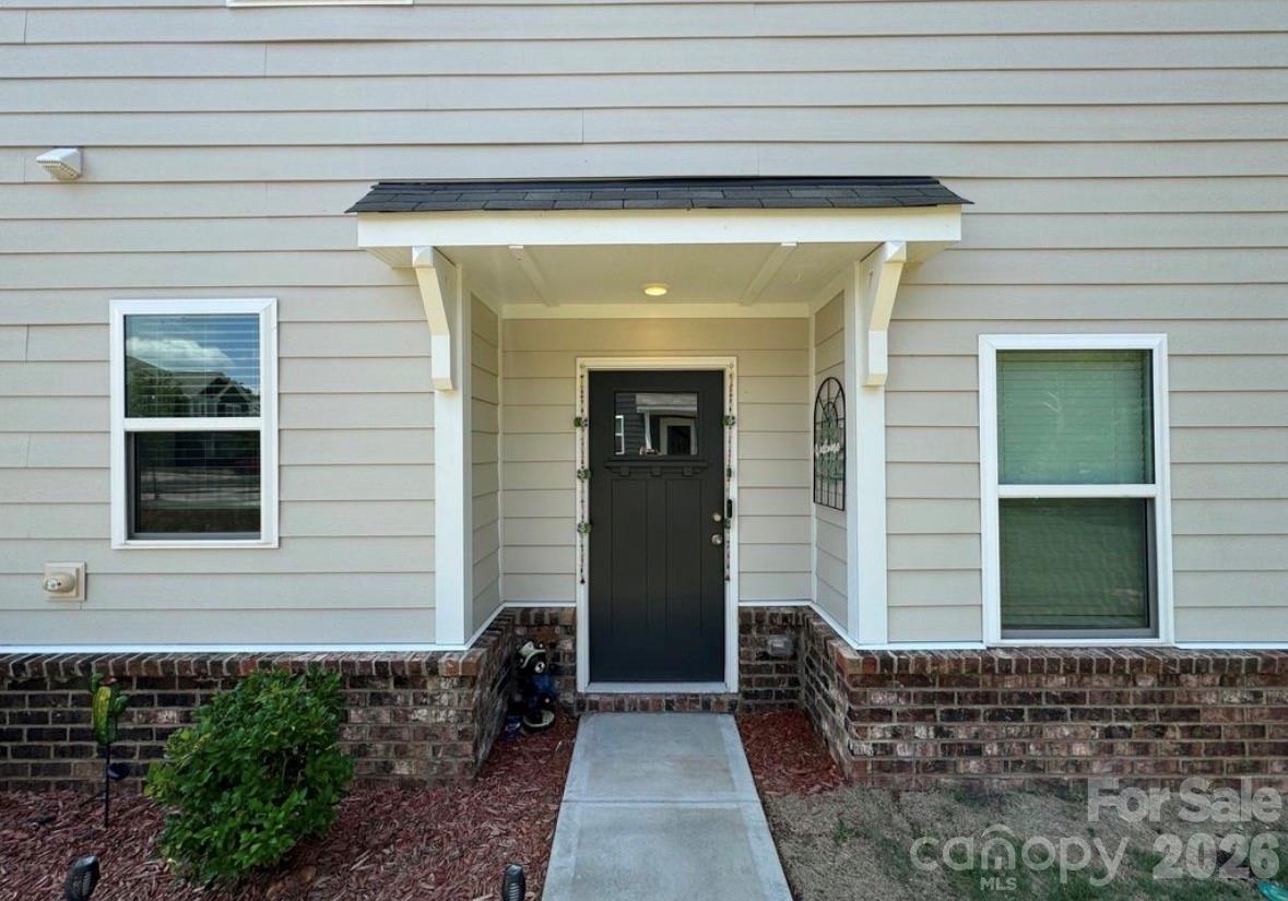 2741 Aubrey Street Property Photo 4