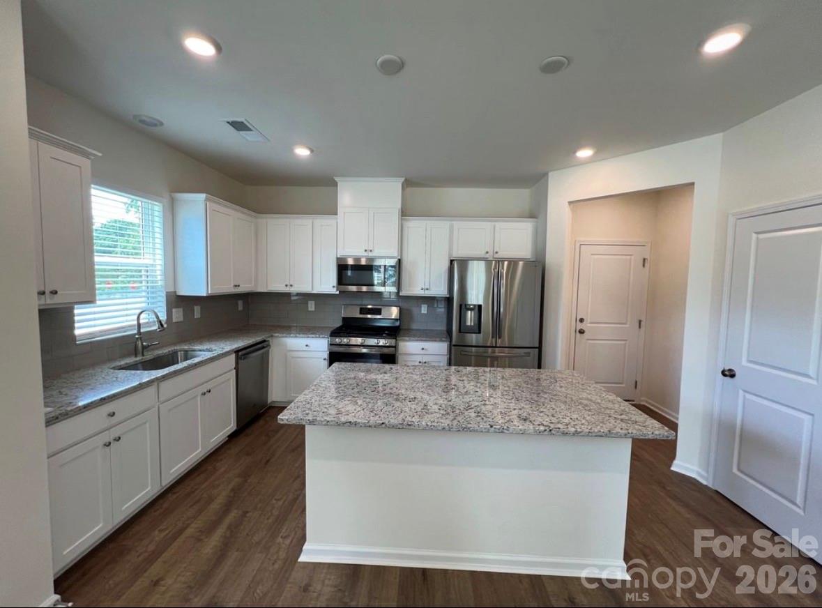 2741 Aubrey Street Property Photo 6