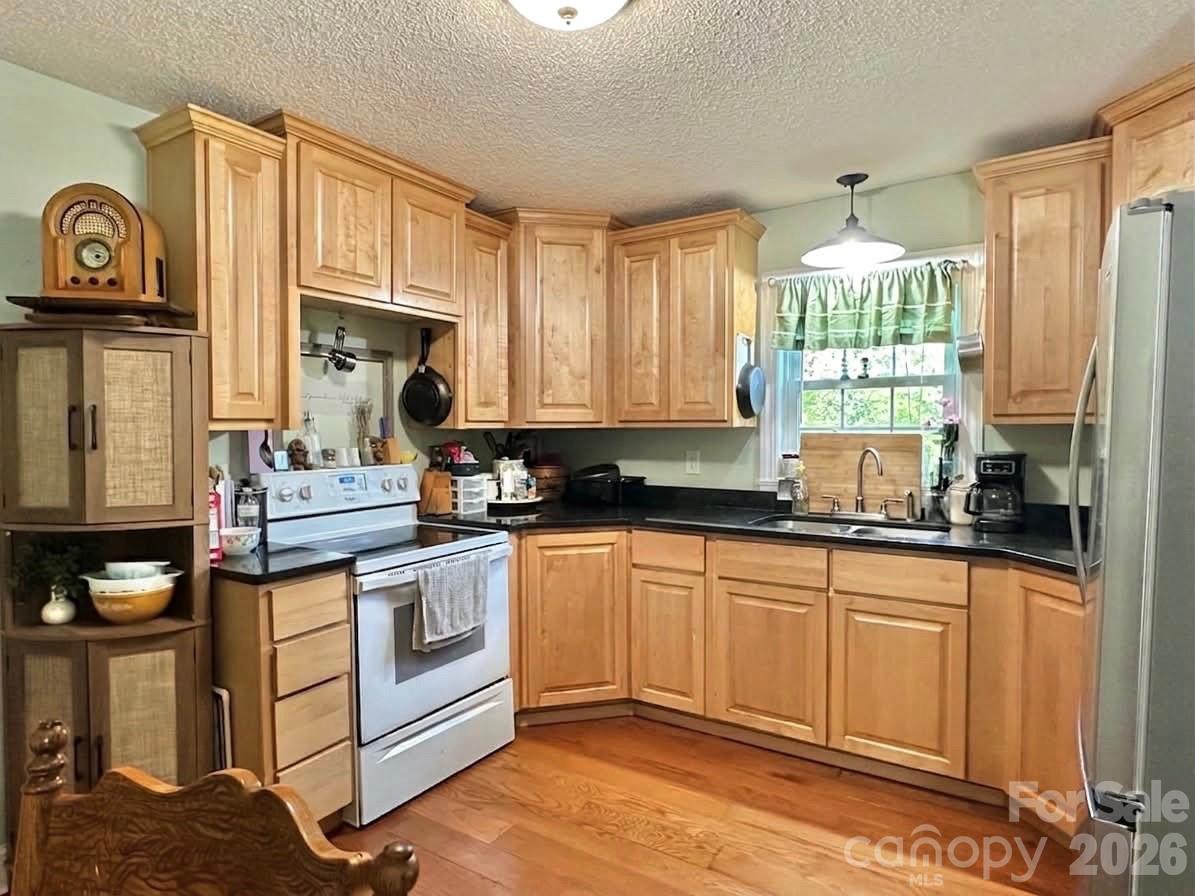 393 Mountain View Drive Property Photo 4