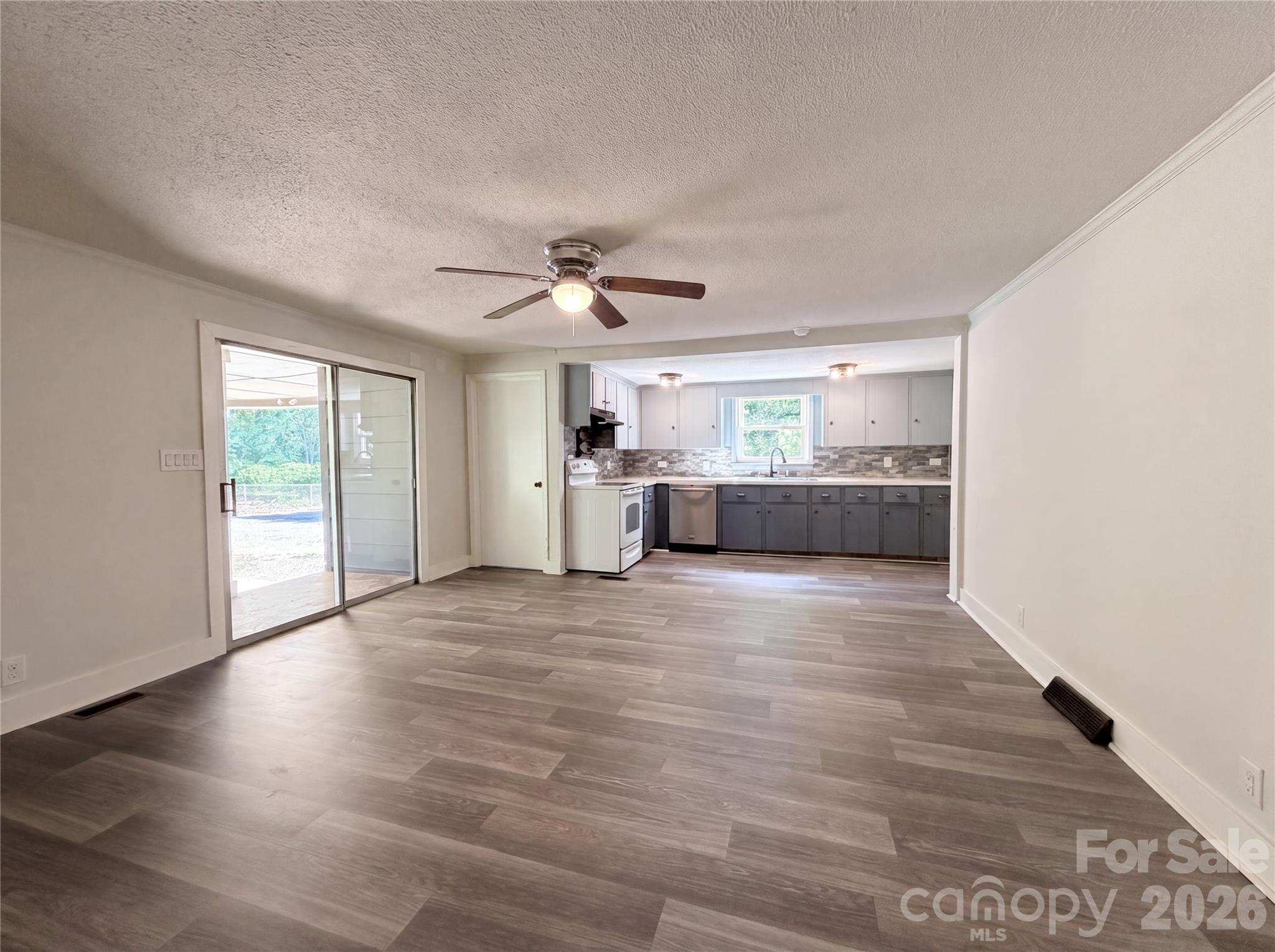 164 E Waterlynn Road Property Photo 2